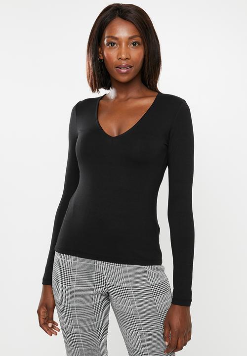 edit - Fitted V-neck tee - black
