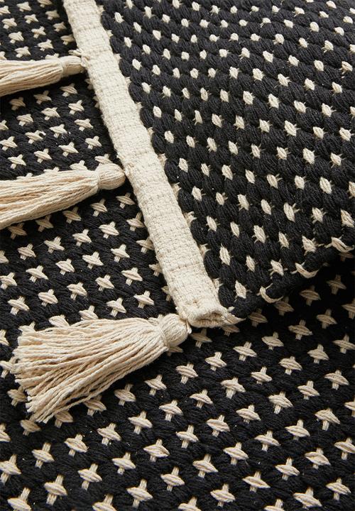 Sixth Floor - Woven bath mat with tassels - black & white