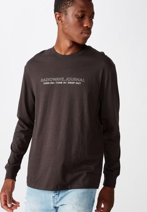 Cotton On - Tune in drop out tbar long sleeve tee - washed black