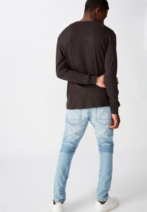 Cotton On - Tune in drop out tbar long sleeve tee - washed black