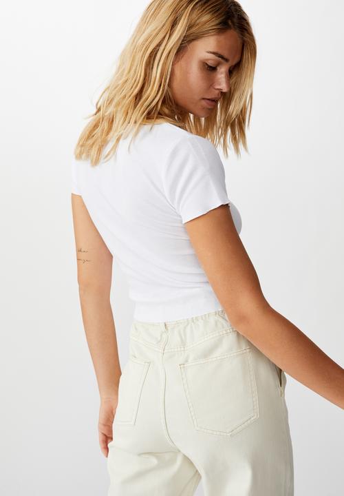 Cotton On - Arden raw edge V-neck short sleeve top - white