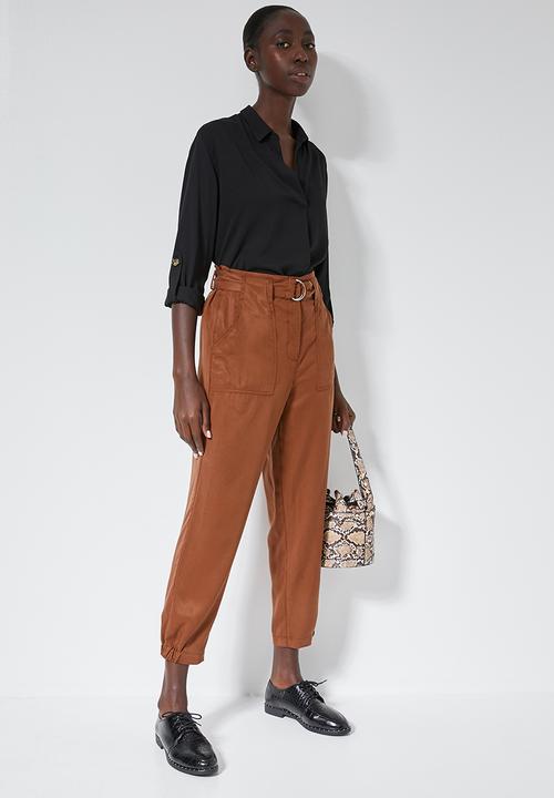 Superbalist - Tapered cargo trousers - rust
