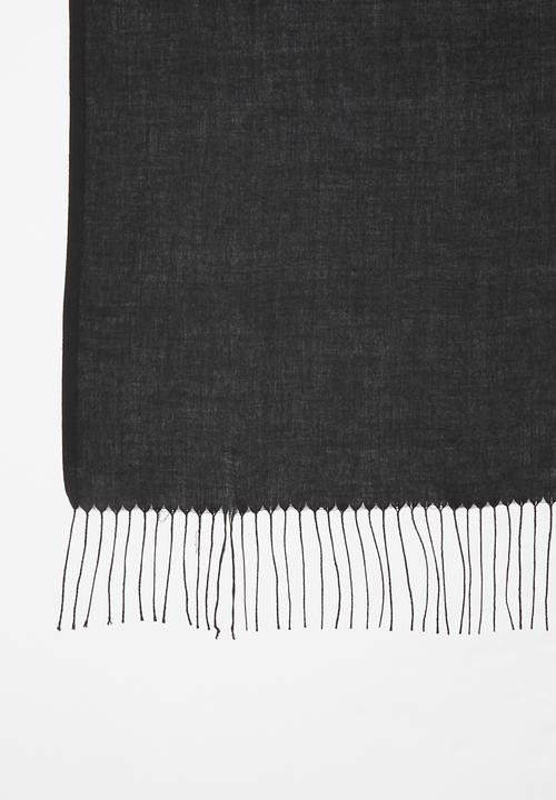 edit - Fringed shawl - black