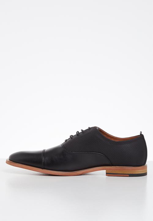 Call It Spring - Liro - black