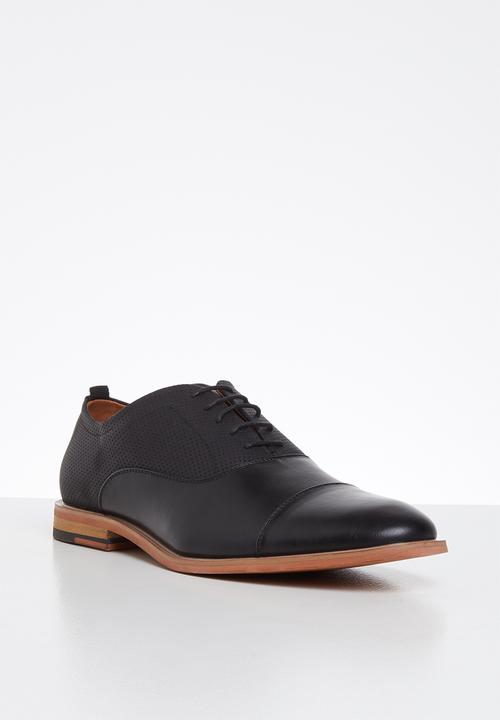 Call It Spring - Liro - black