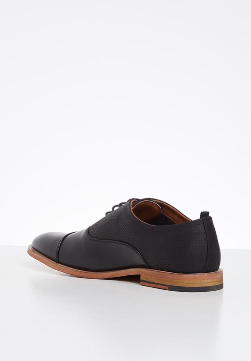 Call It Spring - Liro - black