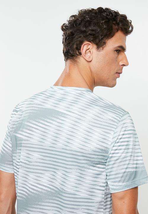 Nike - Nike dry leg seasonal all over print tee - white & grey 