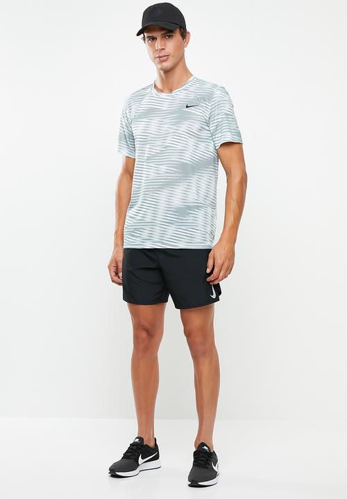 Nike - Nike dry leg seasonal all over print tee - white & grey 