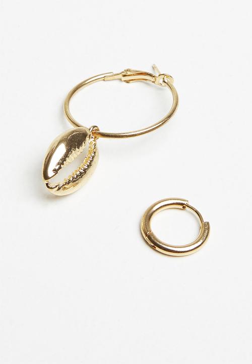 Superbalist - Cowrie shell hoop earrings - gold