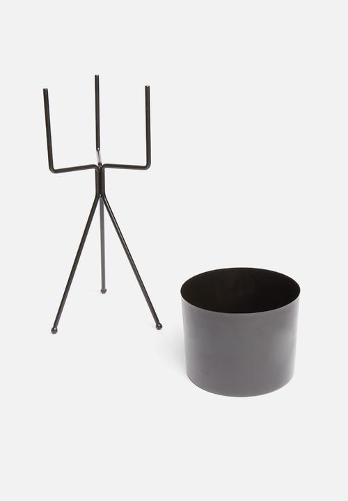 Sixth Floor - Bahati planter - black