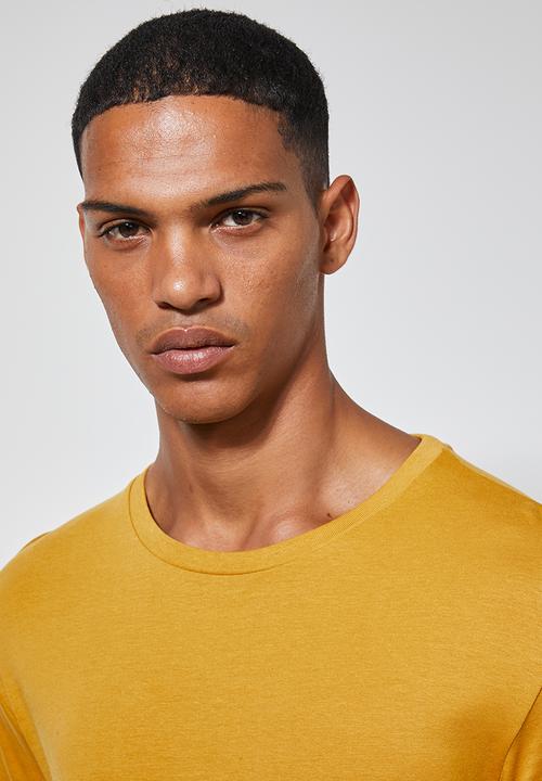 Superbalist - Plain long sleeve crew neck tee - mustard