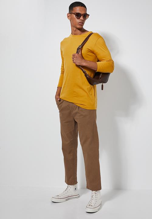 Superbalist - Plain long sleeve crew neck tee - mustard