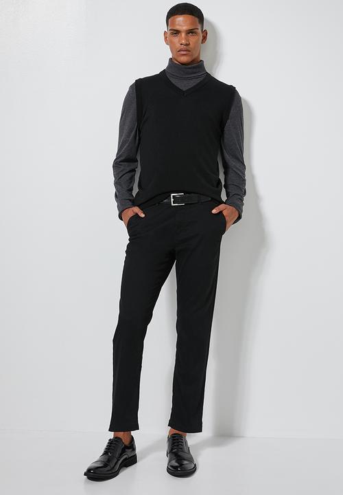 Superbalist - Sleeveless slim fit v-neck knit - black