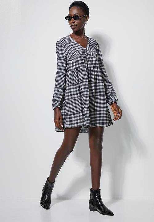 Superbalist - V-neck swing dress - grey grid check