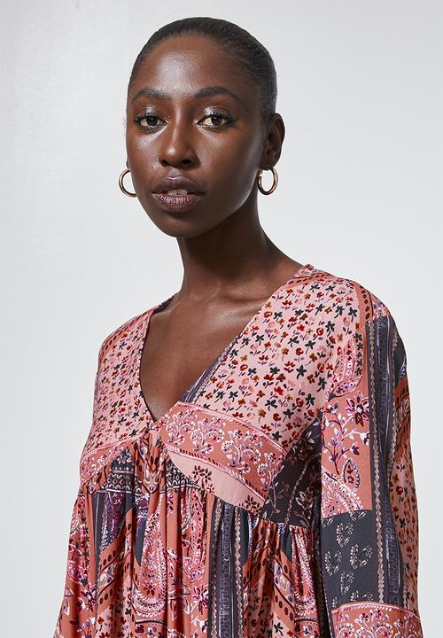 Superbalist - V-neck swing dress - coral tile