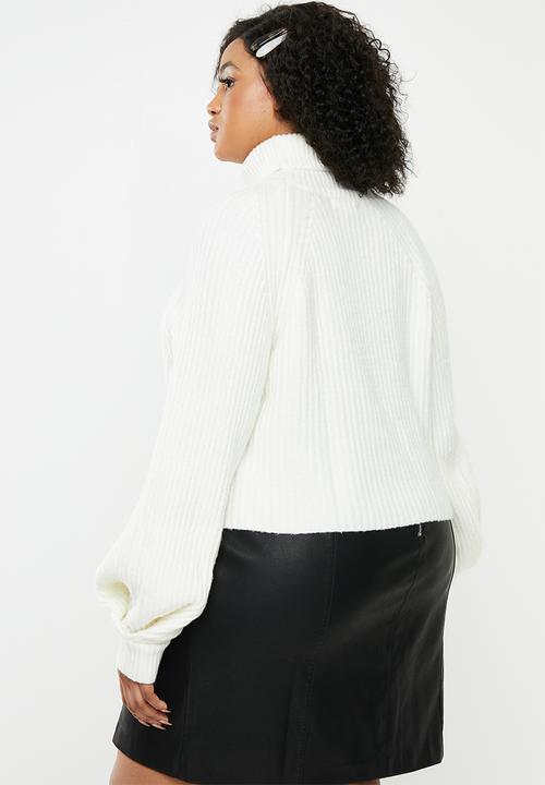 Missguided - Plus roll neck ribbed tuck sleeve jumper - white