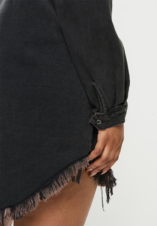 Missguided - Curve oversized fray hem denim dress - black