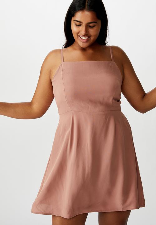 Cotton On - Curve woven Kendall dress - pink