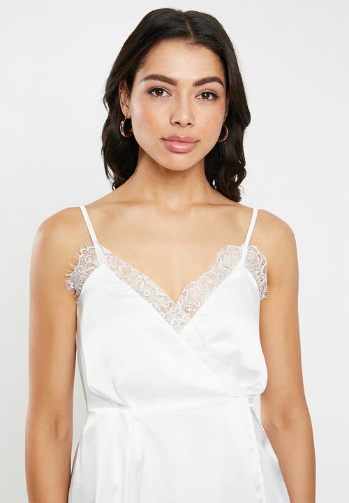 Missguided - Lace trim wrap over cami - white