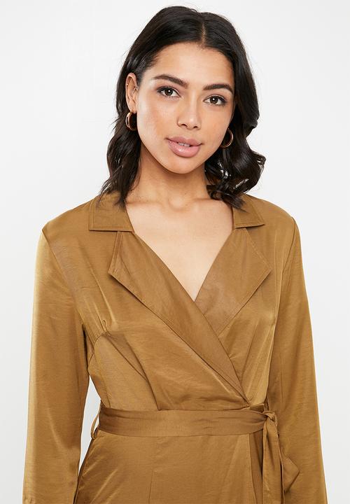 Missguided - Plunge belted slit front midi dress - brown