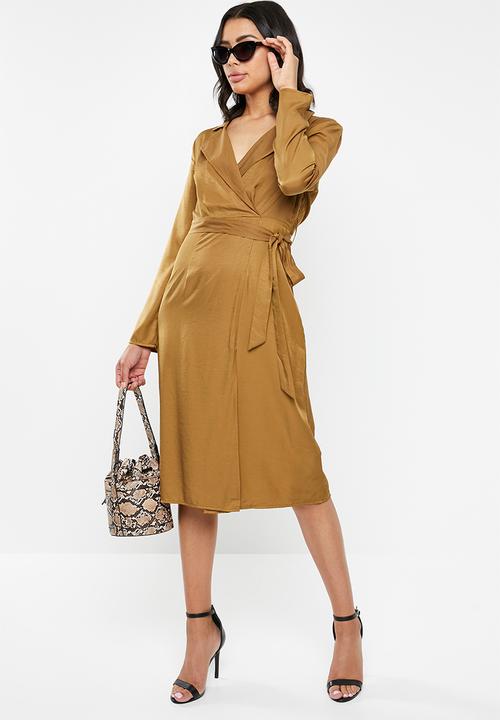 Missguided - Plunge belted slit front midi dress - brown