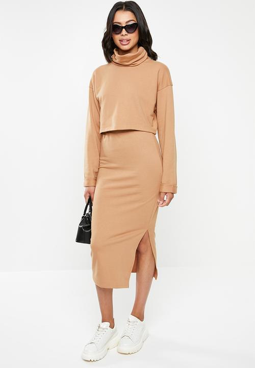 Missguided - Co ord cowl neck crop top and maxi skirt - brown 