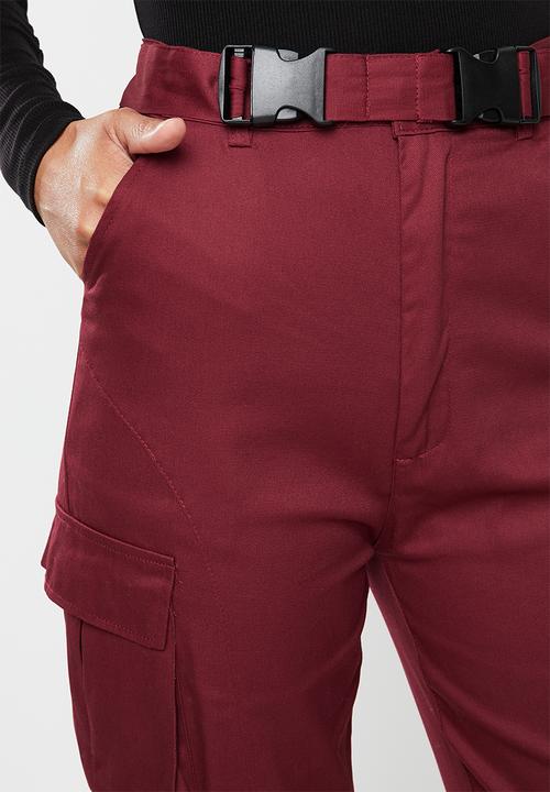 Missguided - Double buckle detail cargo trouser - burgundy