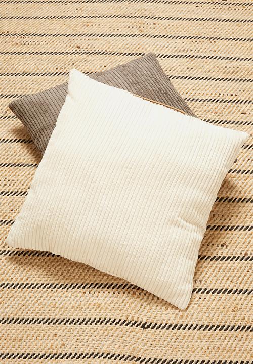 H&S - Corduroy cushion - cream