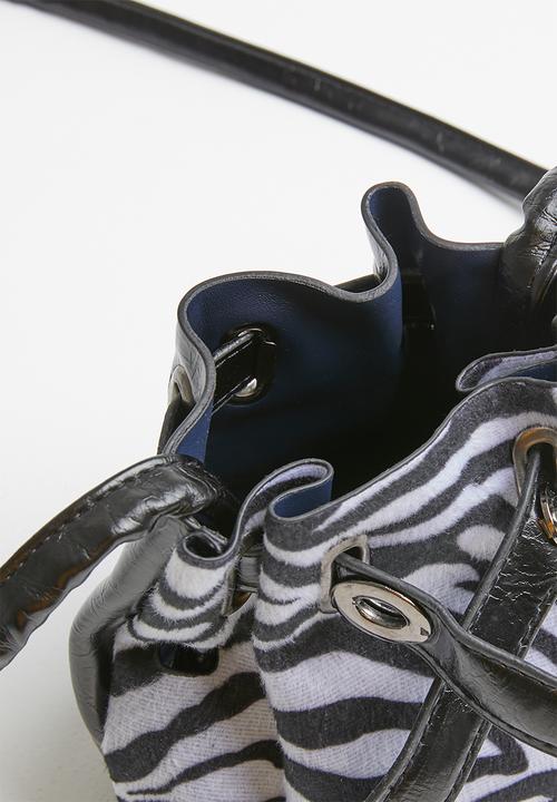 Superbalist - Zebra print bucket bag - black & white
