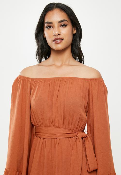 Missguided - Petite flared sleeve playsuit - rust