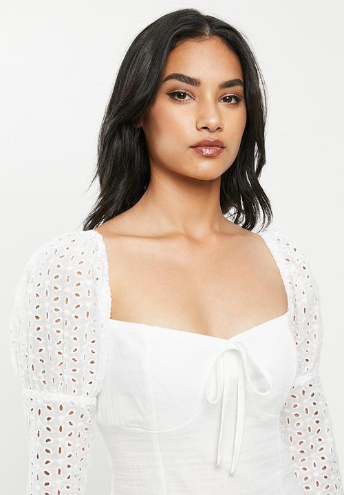 Missguided - Petite broidere sleeve milkmaid dress - white