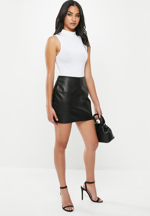 Missguided - Petite black faux leather mini skirt - black
