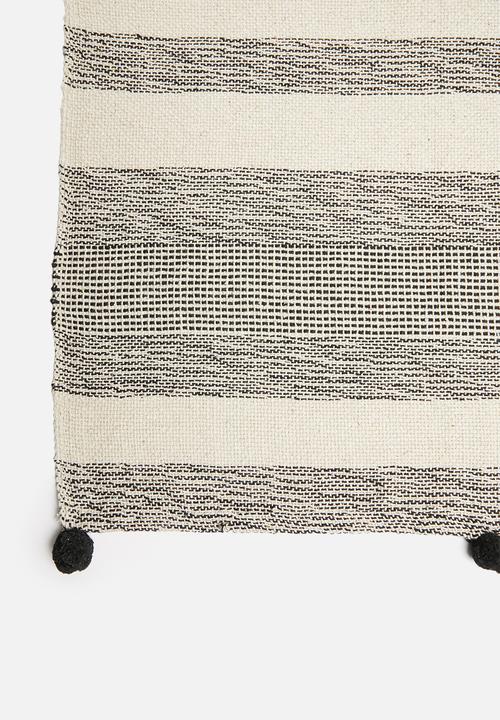 H&S - Pompom throw - thick stripe