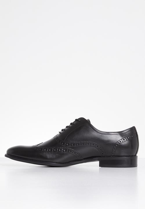 Call It Spring - Hallervorde - black