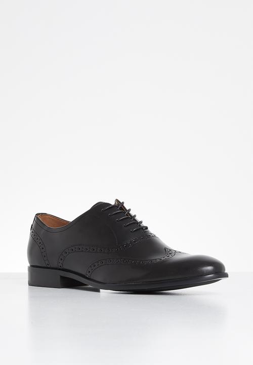 Call It Spring - Hallervorde - black