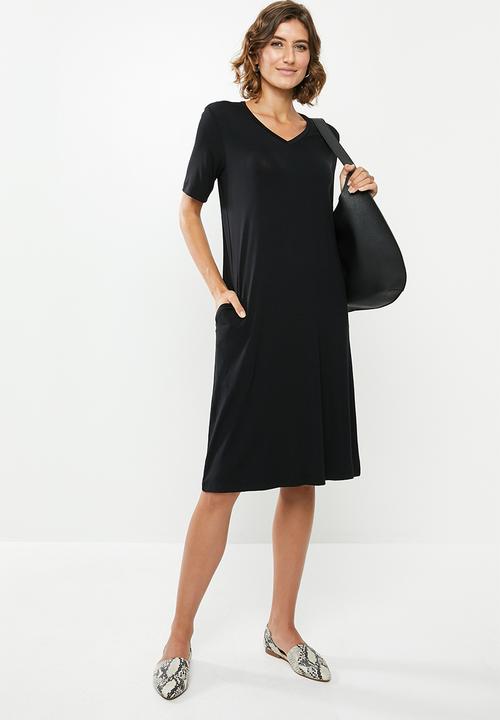 edit - V-neck T-shirt dress - black