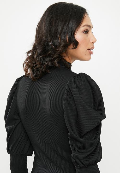 Missguided - Puff sleeve crew neck ribbed recycled yarn top - black