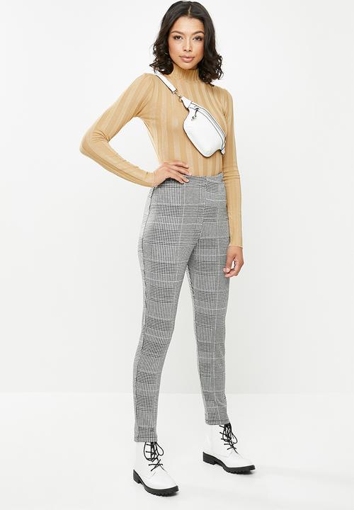 Missguided - Extreme rib high neck knitted bodysuit - beige