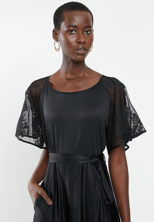 AMANDA LAIRD CHERRY - Overlay dress with flutter sleeves - black