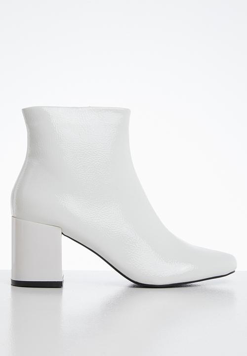 black boots white heel