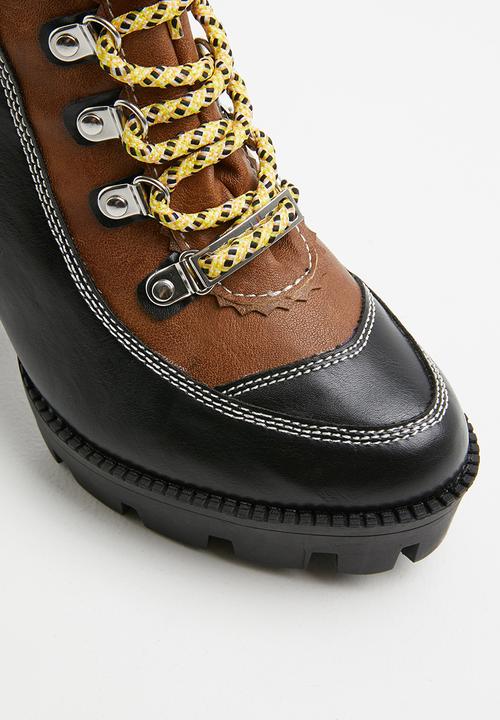 Public Desire - Dakota hiker ankle boot - black & brown