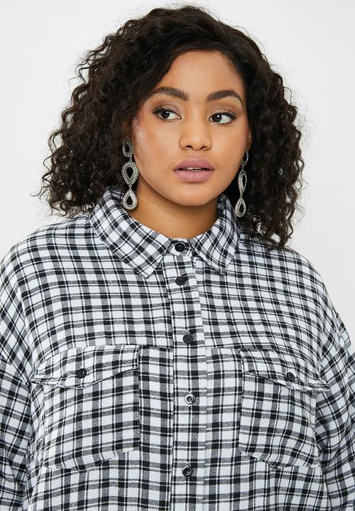 Missguided - Curve oversized micro check shirt - white & black 