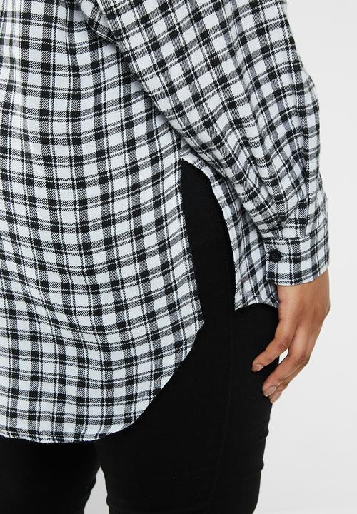 Missguided - Curve oversized micro check shirt - white & black 