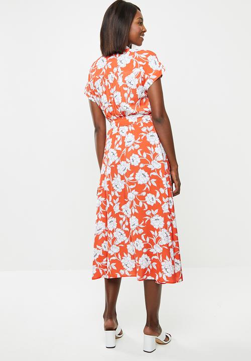 edit - Soft waist fit & flare dress - orange & white 