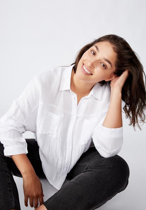 Cotton On - Curve oversized drop shoulder shirt - white