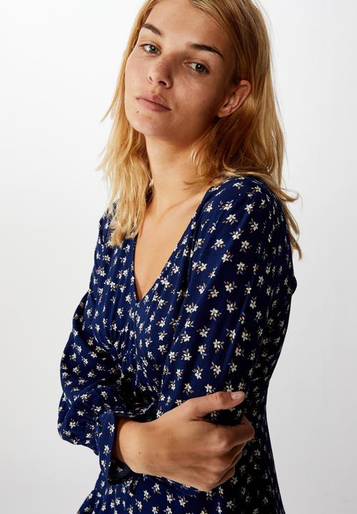 Cotton On - Woven Pepa long sleeve mini dress aidan ditsy - navy & white 