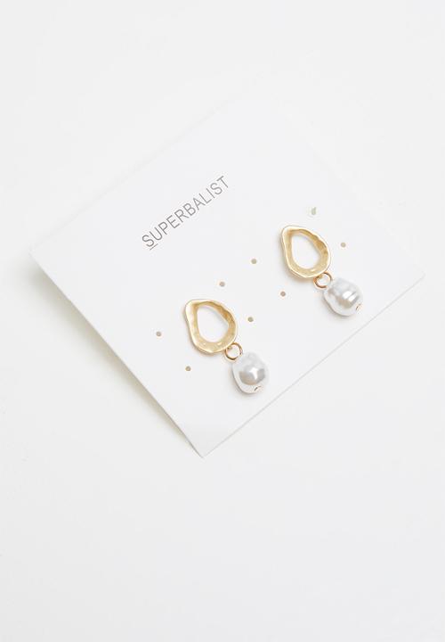 Superbalist - Maddy stud earrings - cream & gold
