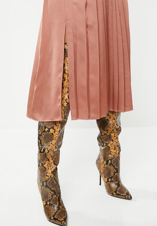 VELVET - Satin pleated midi skirt - dusty coral