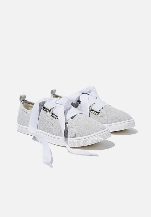 Cotton On - Penelope lace up plimsoll - soft grey texture
