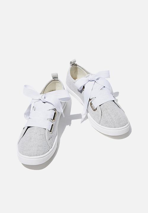 Cotton On - Penelope lace up plimsoll - soft grey texture